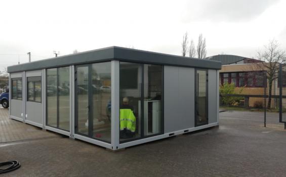 4-fach Bürocontaineranlage mit Attika