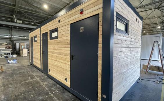 Hochwertiger Sanitärcontainer Damen/Herren/Behinderte